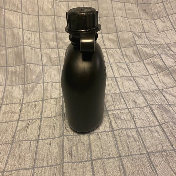 Black 1 Quart canteen with cap & strap NEW - Picture 2 of 6